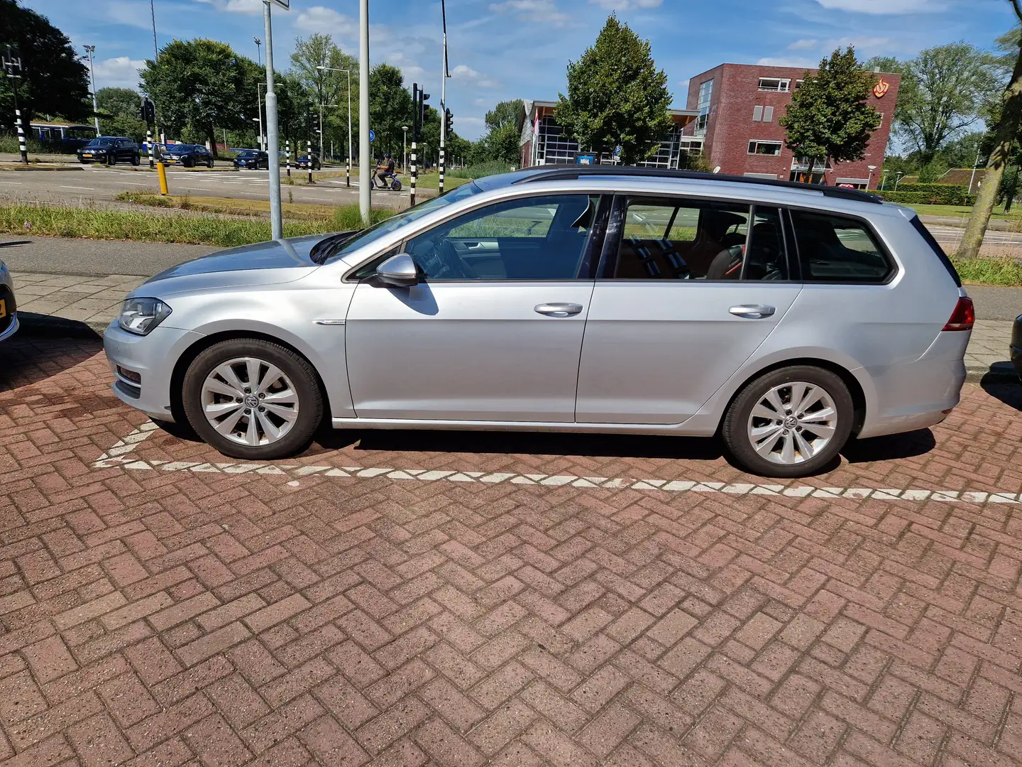 Volkswagen Golf Golf 1.0 TSI Comfortline Zilver - 2
