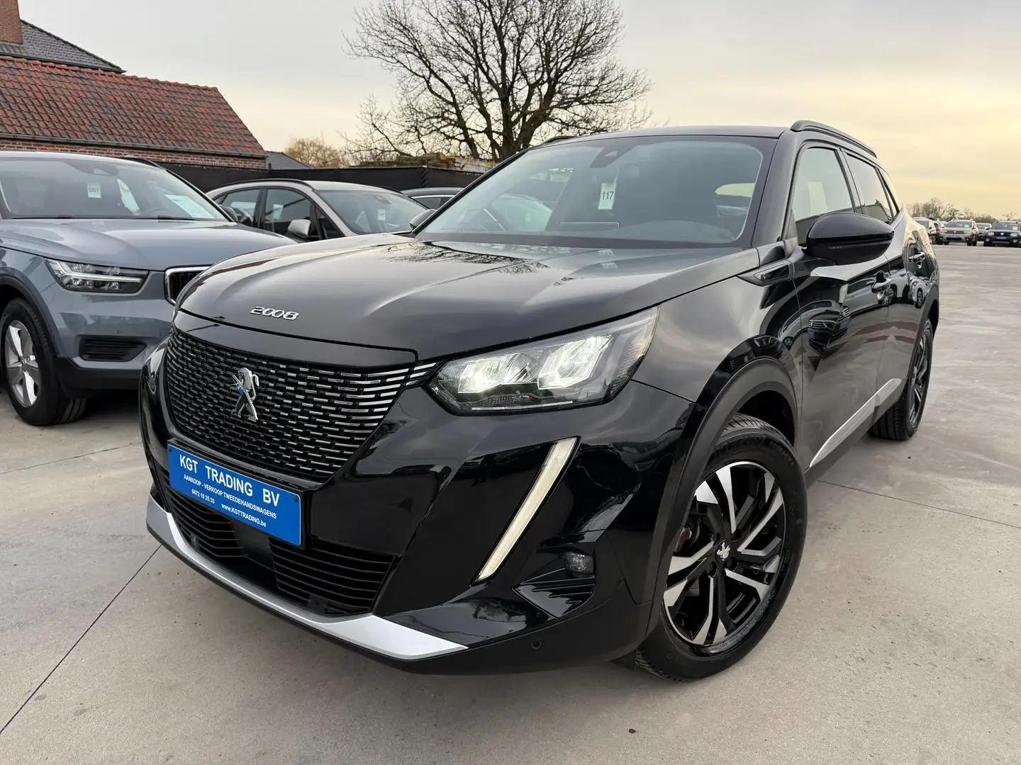 Peugeot 2008 1.2i AUTOMAAT NAVI LEDER CAMERA PANO-DAK CARPLAY Noir - 1