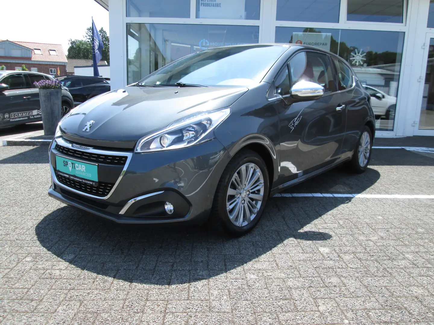 Peugeot 208 PureTech 82 Allure Grau - 1