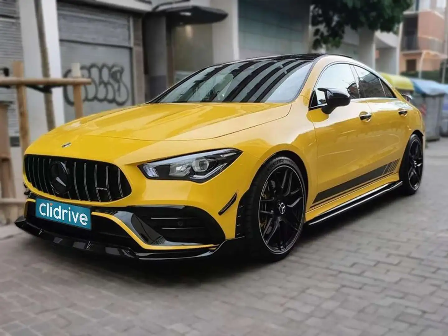 Mercedes-Benz CLA 200 Amarillo - 1