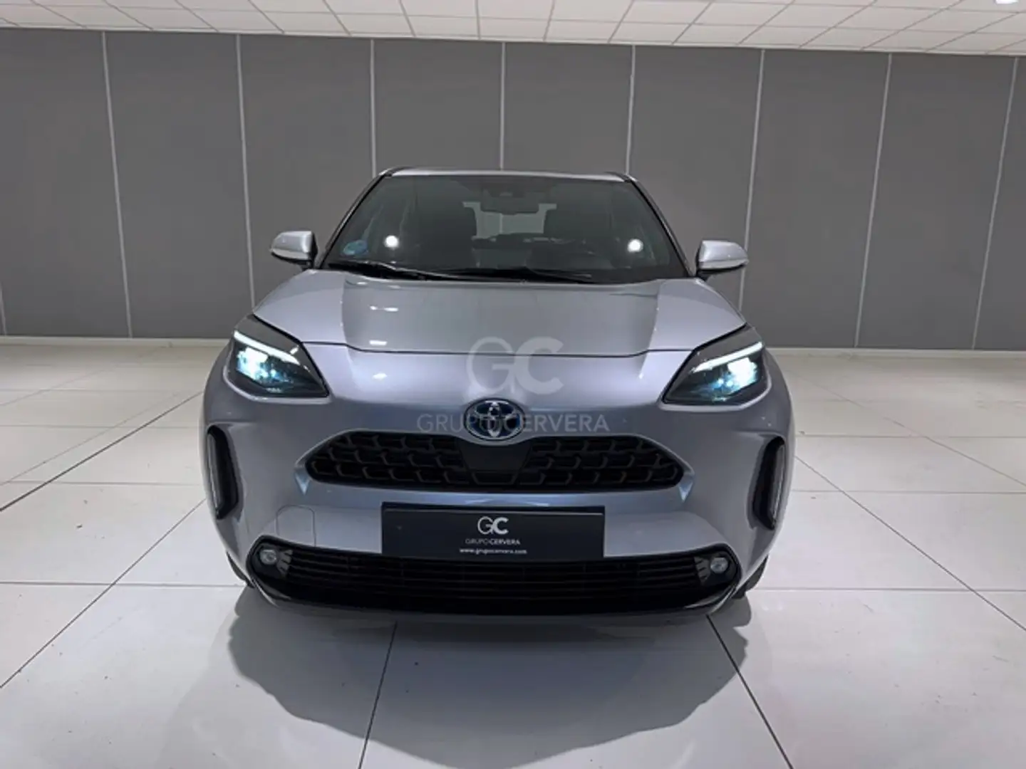 Toyota Yaris Cross 120H Active Tech Gris - 2