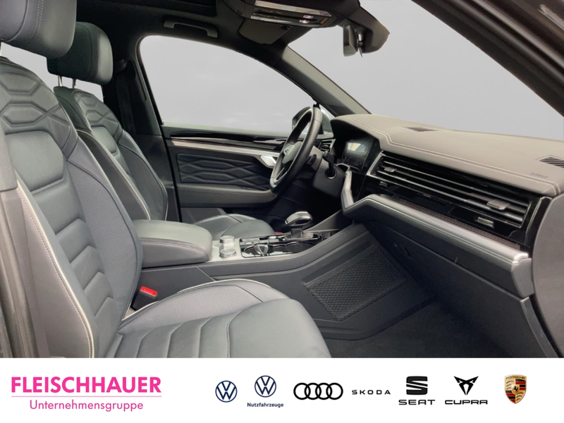 Volkswagen Touareg Elegance 4Motion 3.0 TSI DSG eHybrid HUD AHK-el. k — photo 12