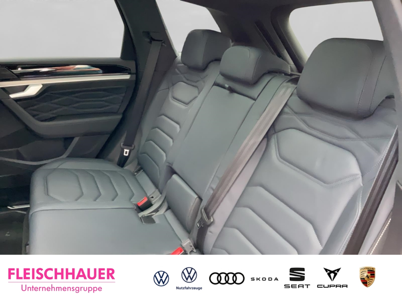 Volkswagen Touareg Elegance 4Motion 3.0 TSI DSG eHybrid HUD AHK-el. k — photo 11