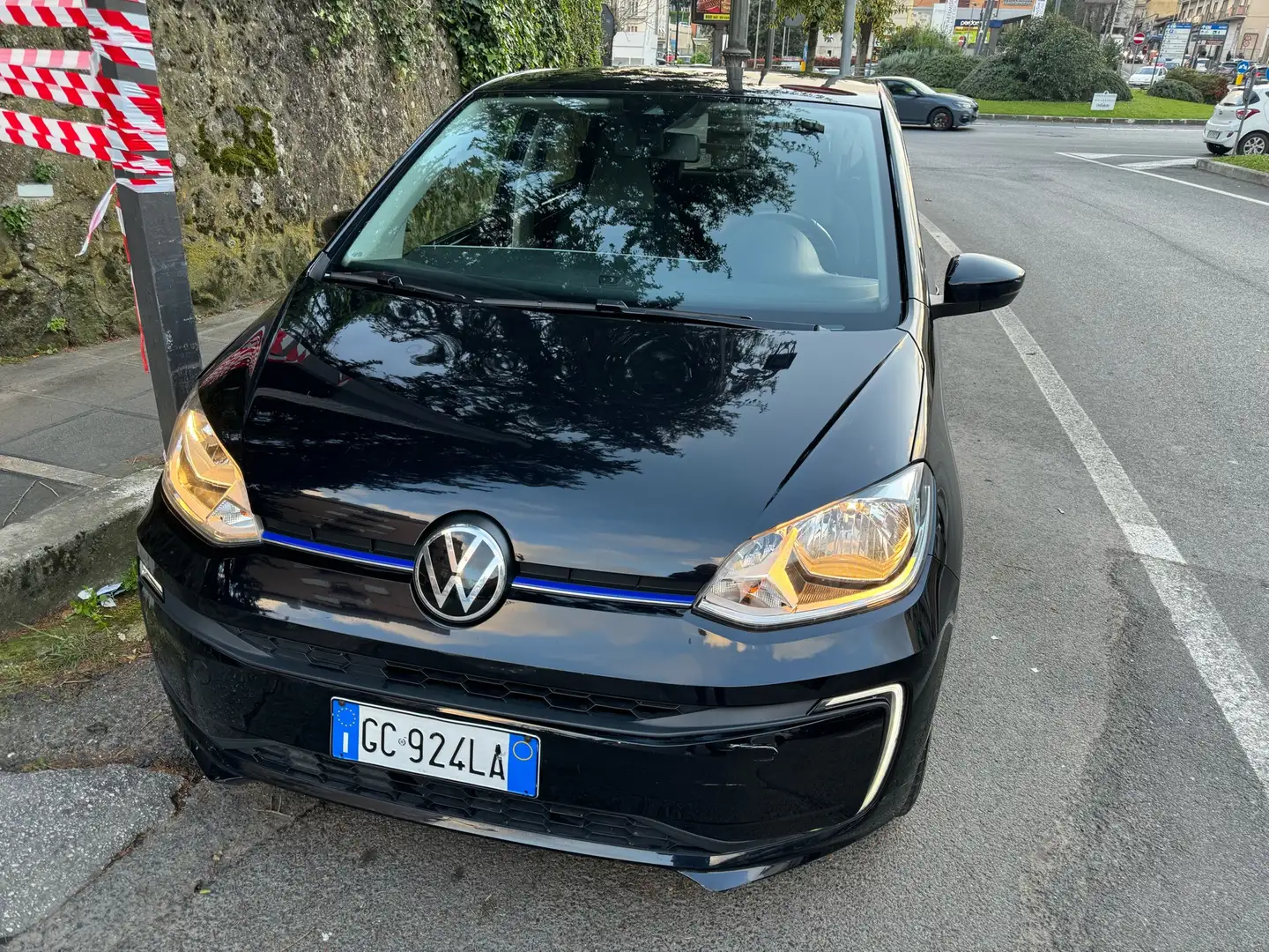 Volkswagen up! e-up! 5p Noir - 1
