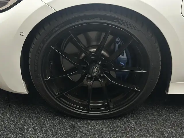 BMW 3 Series view 8