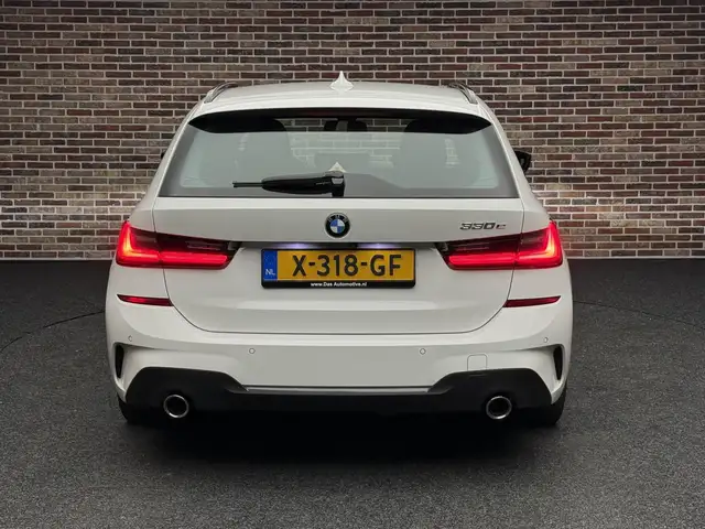 BMW 3 Series view 5