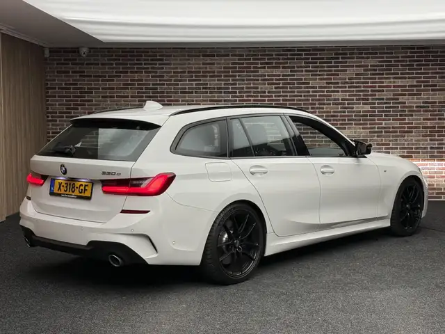 BMW 3 Series view 2