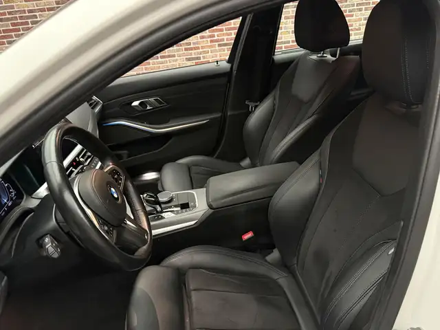 BMW 3 Series view 10