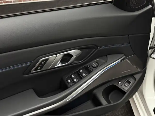 BMW 3 Series view 13