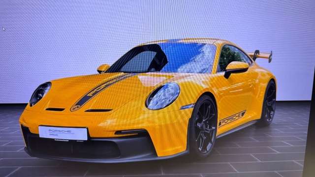 Imagine Porsche 992 911 GT3 Clubsport PTS-Farbe Schalensitze