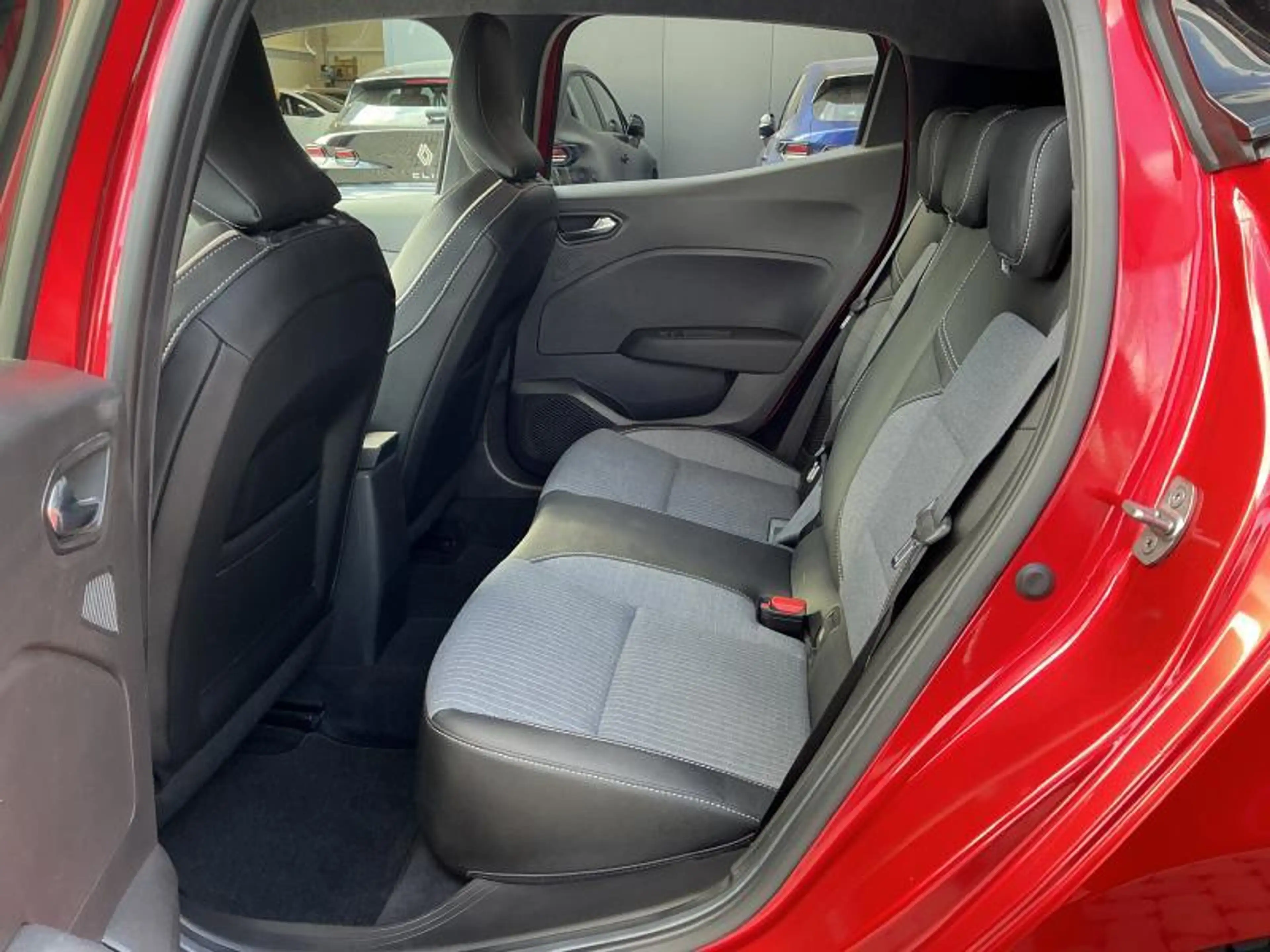 Renault Clio TECHNO E-TECH FULL HYBRIDE — photo 13