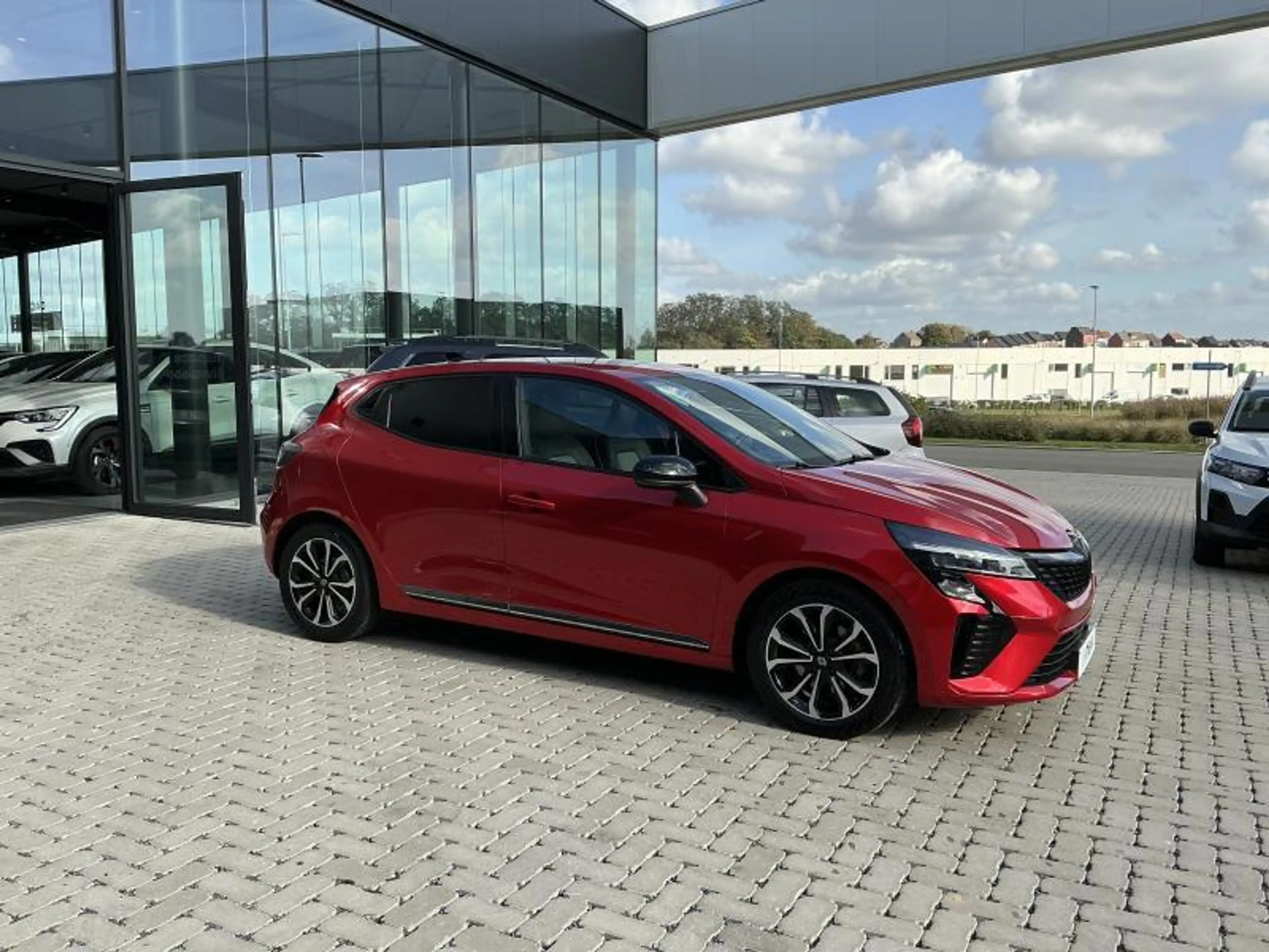 Renault Clio TECHNO E-TECH FULL HYBRIDE — photo 4