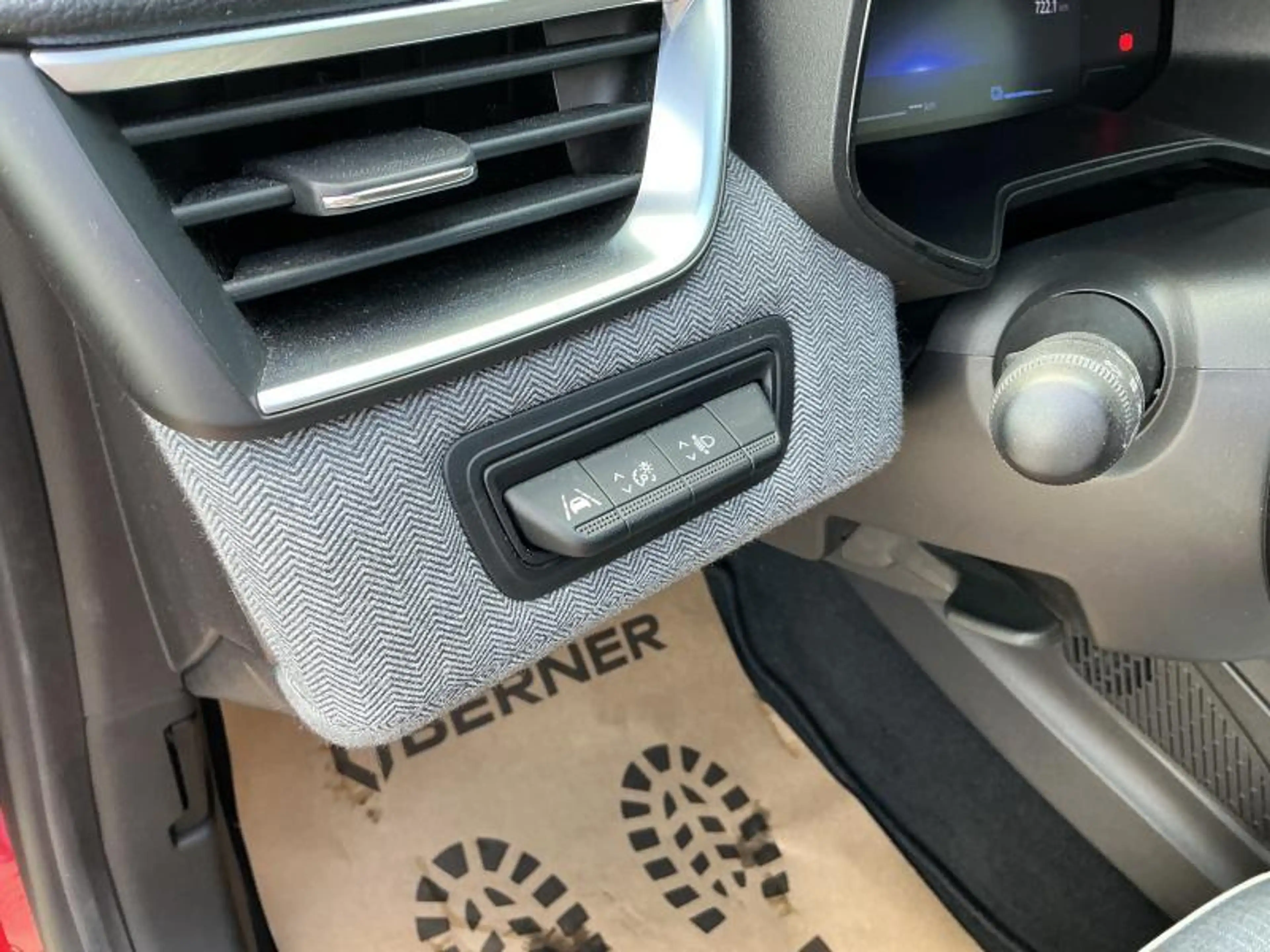 Renault Clio TECHNO E-TECH FULL HYBRIDE — photo 15