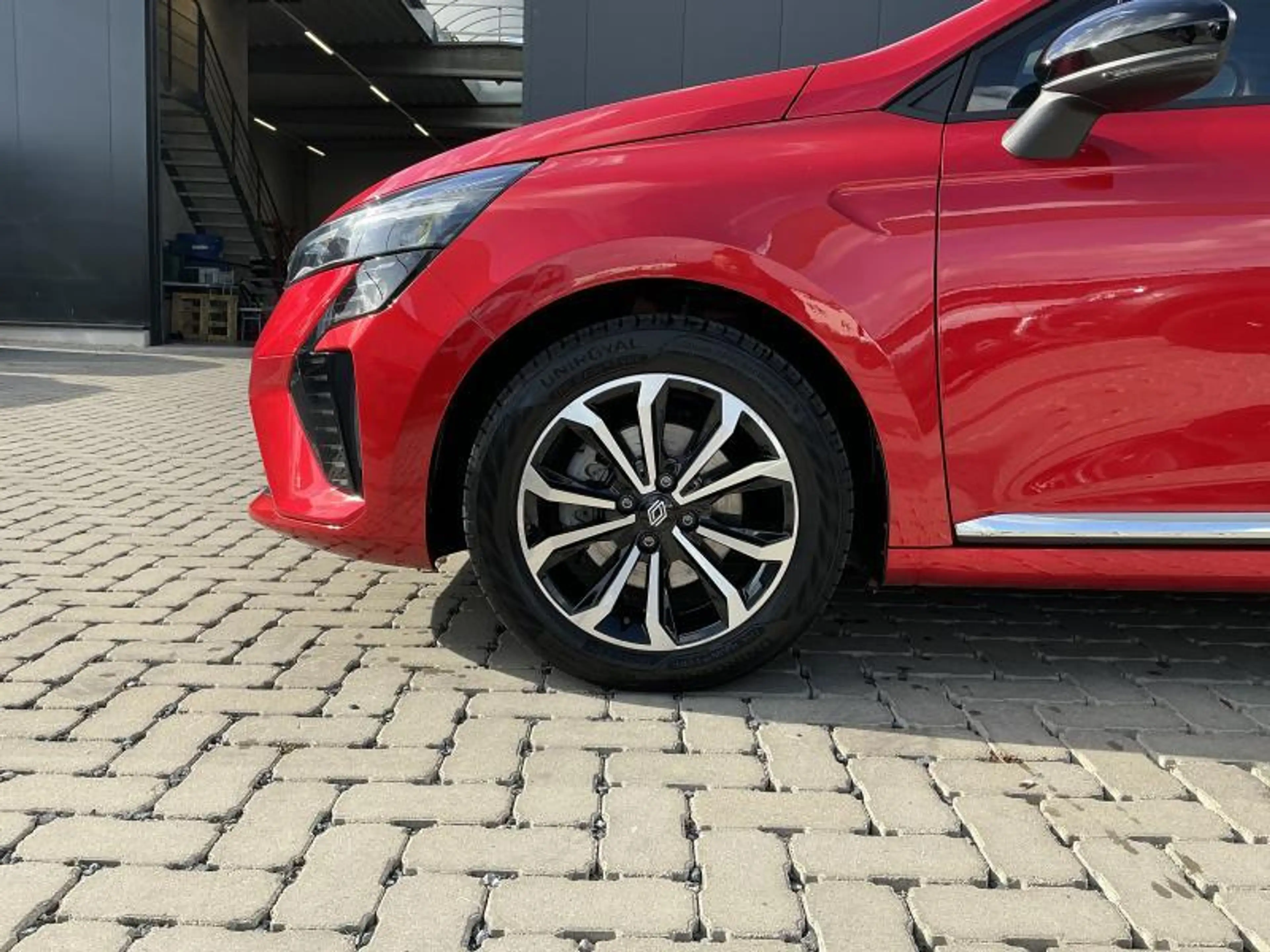 Renault Clio TECHNO E-TECH FULL HYBRIDE — photo 9