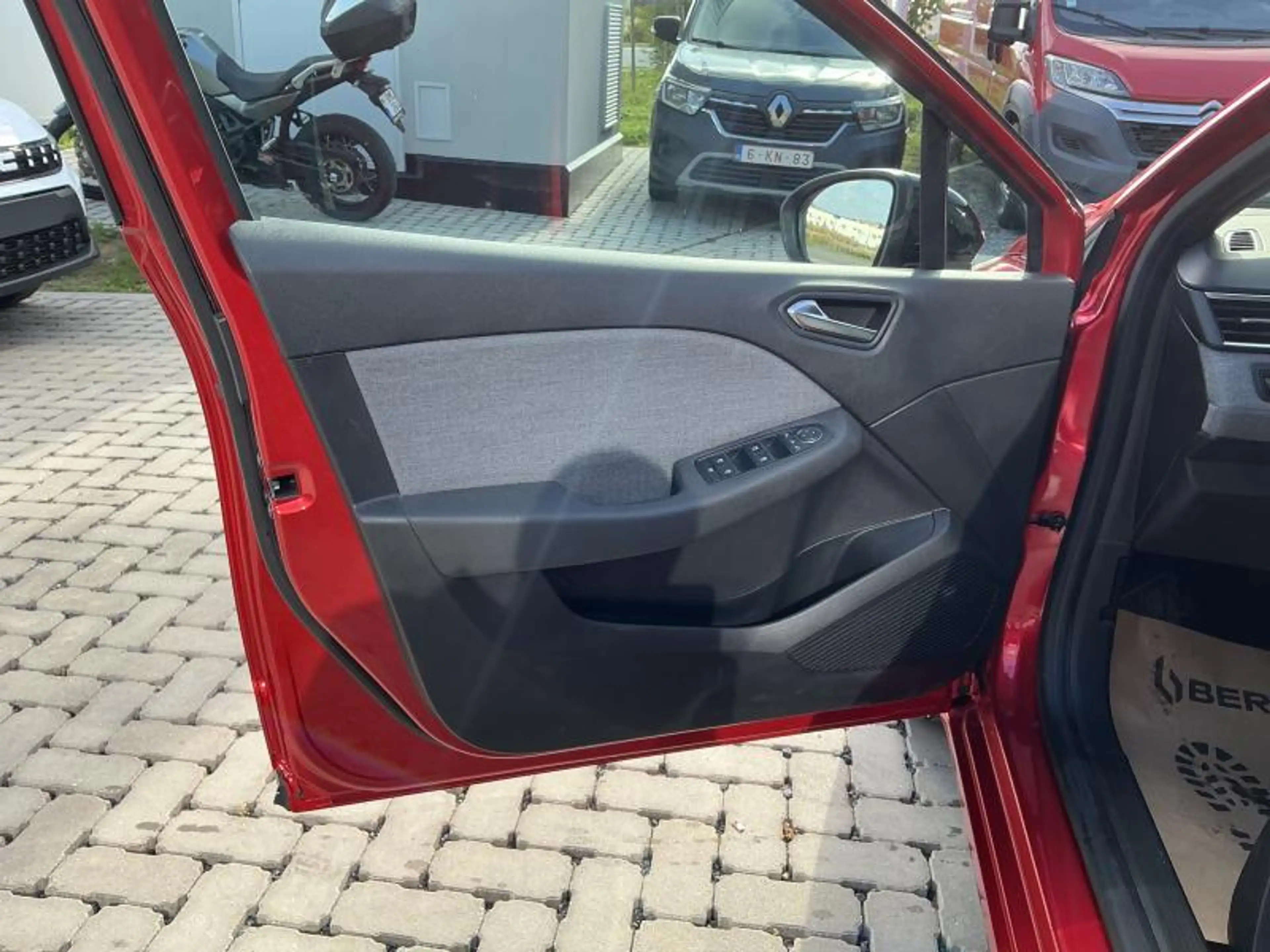 Renault Clio TECHNO E-TECH FULL HYBRIDE — photo 10