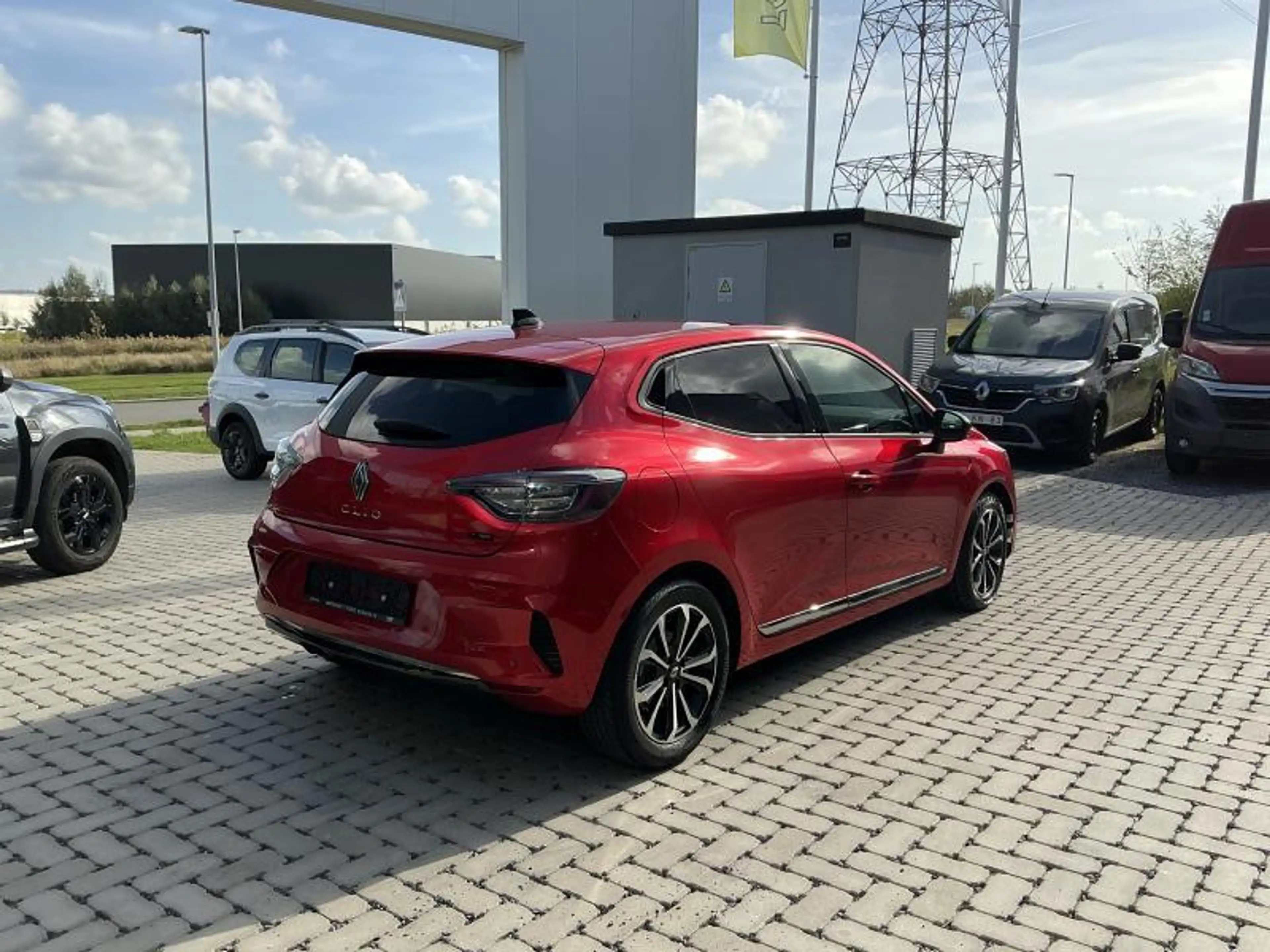 Renault Clio TECHNO E-TECH FULL HYBRIDE — photo 5