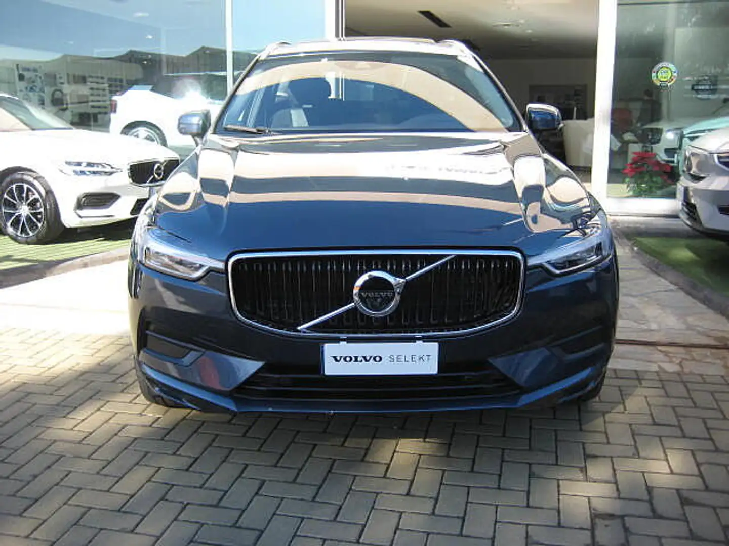 Volvo XC60 B4 Mild Hybrid (Diesel) AWD Business Plus Geartron Bleu - 1