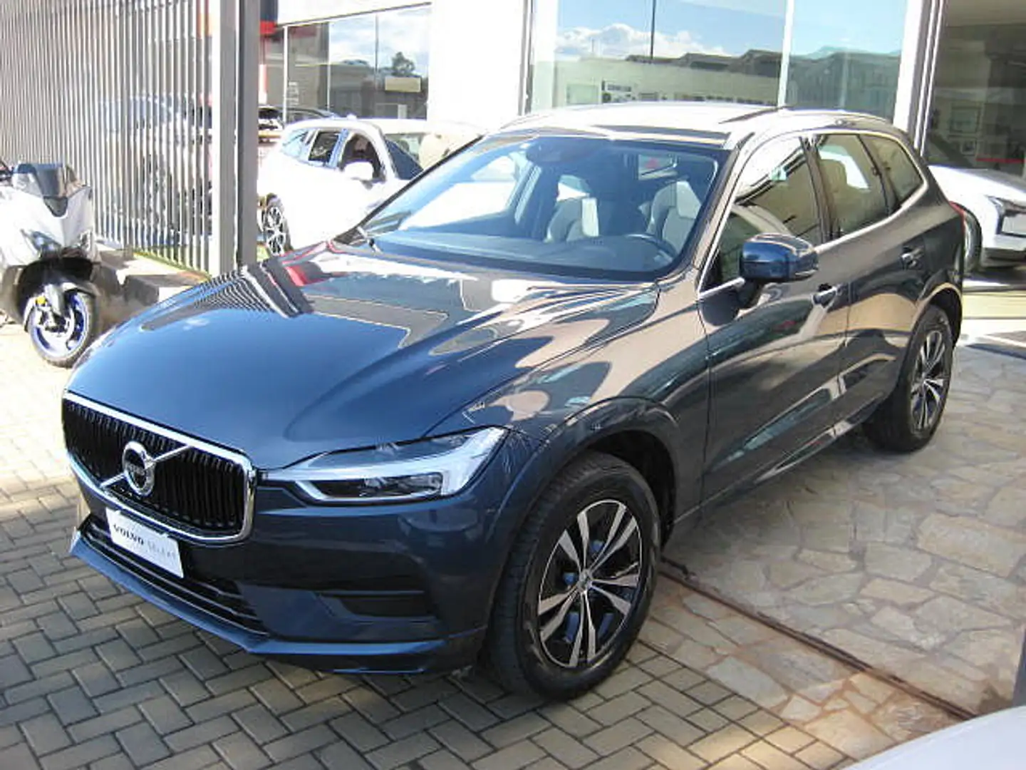 Volvo XC60 B4 Mild Hybrid (Diesel) AWD Business Plus Geartron Bleu - 2