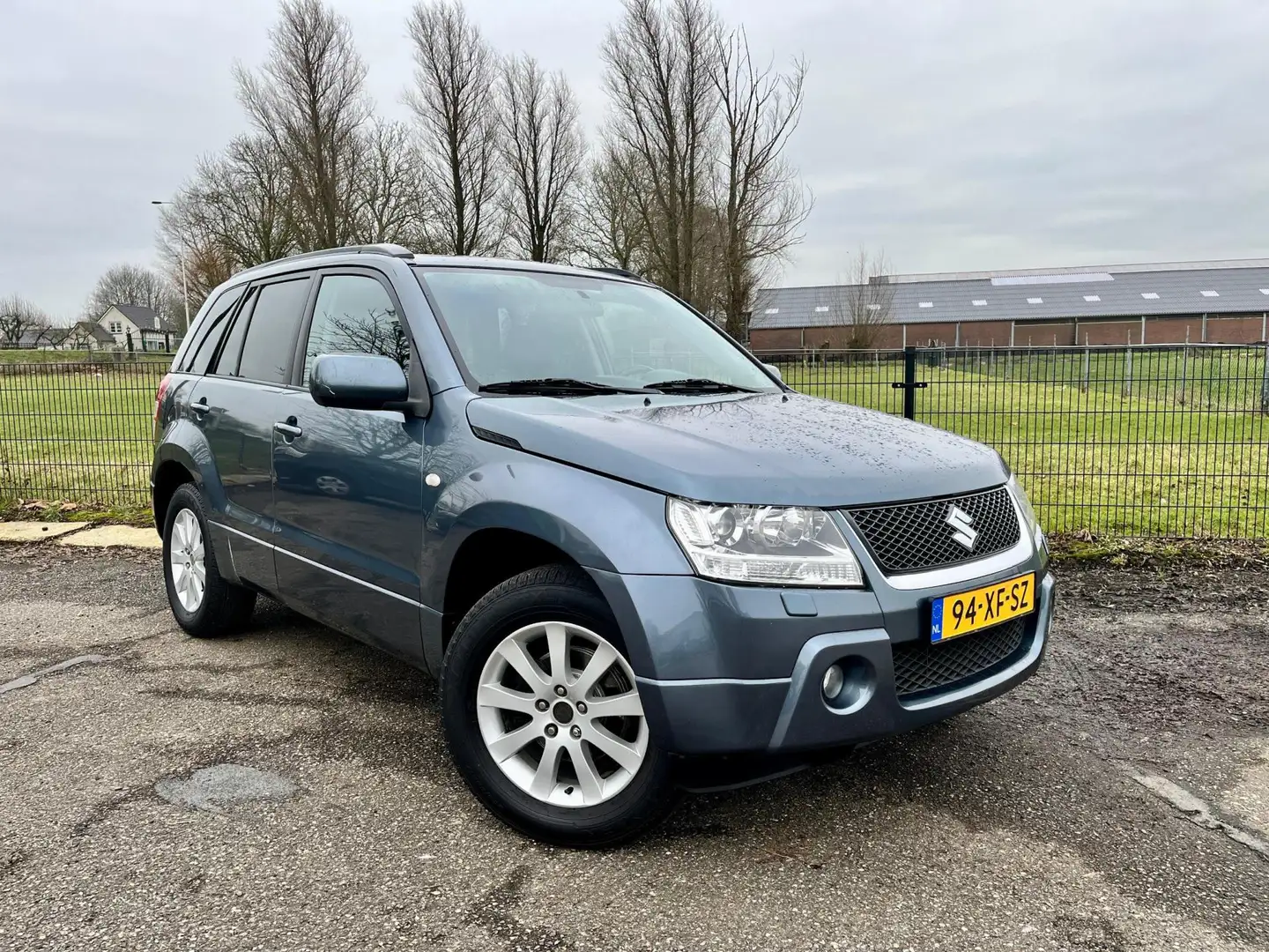 Suzuki Grand Vitara 2.0-16V High Executive / 140pk / Leder / Schuifdak Szürke - 1