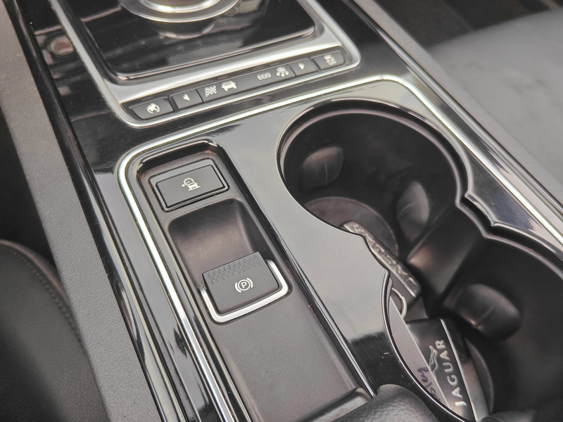 Jaguar XE 2.0 Turbo (240 pk) Prestige | Storm Grey | Panoram — photo 26