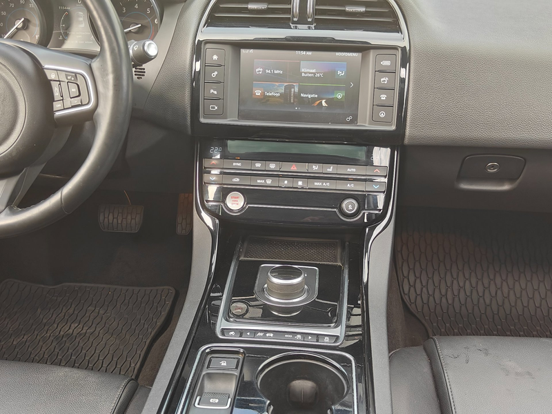 Jaguar XE 2.0 Turbo (240 pk) Prestige | Storm Grey | Panoram — photo 14