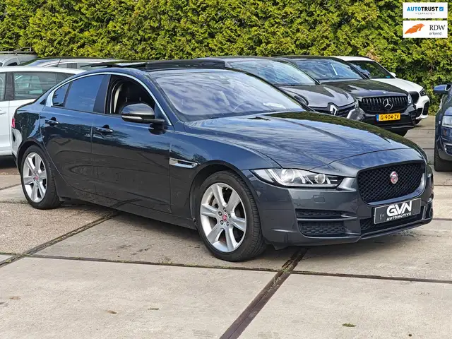 Jaguar XE 2.0 Turbo (240 pk) Prestige | Storm Grey | Panoram