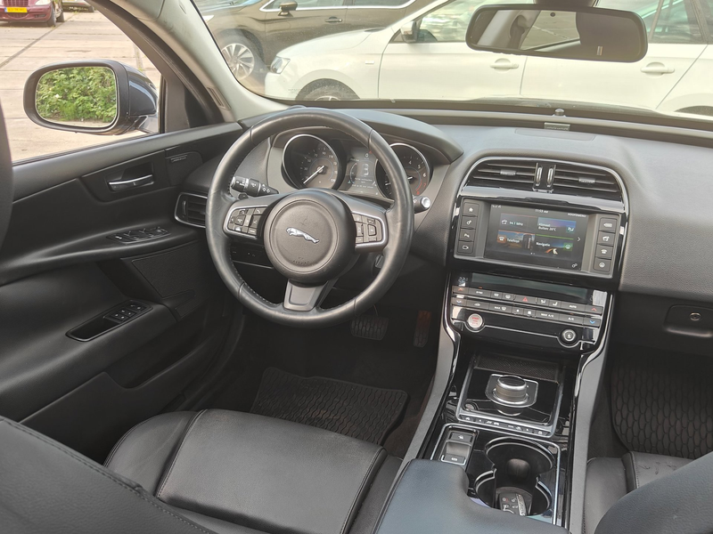 Jaguar XE 2.0 Turbo (240 pk) Prestige | Storm Grey | Panoram — photo 12