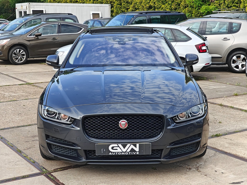 Jaguar XE 2.0 Turbo (240 pk) Prestige | Storm Grey | Panoram — photo 2