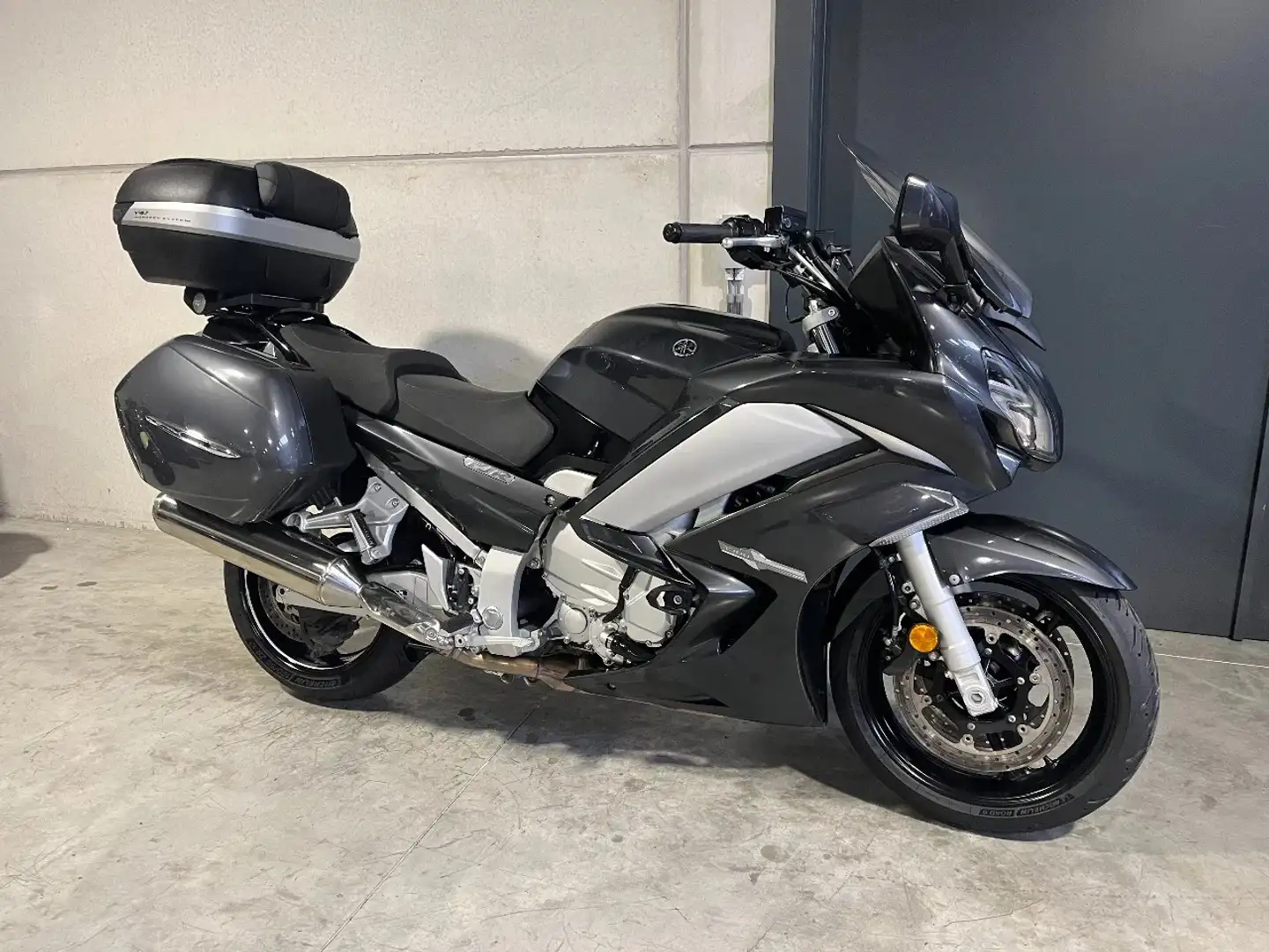 Yamaha FJR 1300 leuke toermoto met topcase - 1
