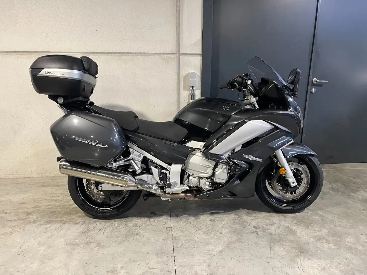 Yamaha FJR 1300 leuke toermoto met topcase - 2