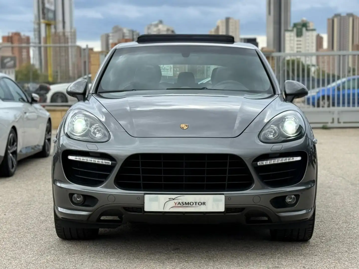 Porsche Cayenne GTS Aut. Gris - 2