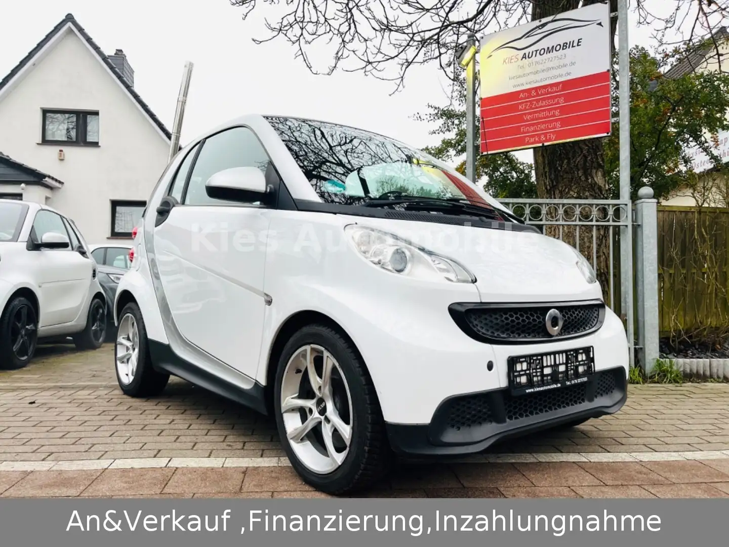 smart forTwo Passion AUTOM/SERVO/LEDER/KLIMA/SITZH/2.H Bílá - 1