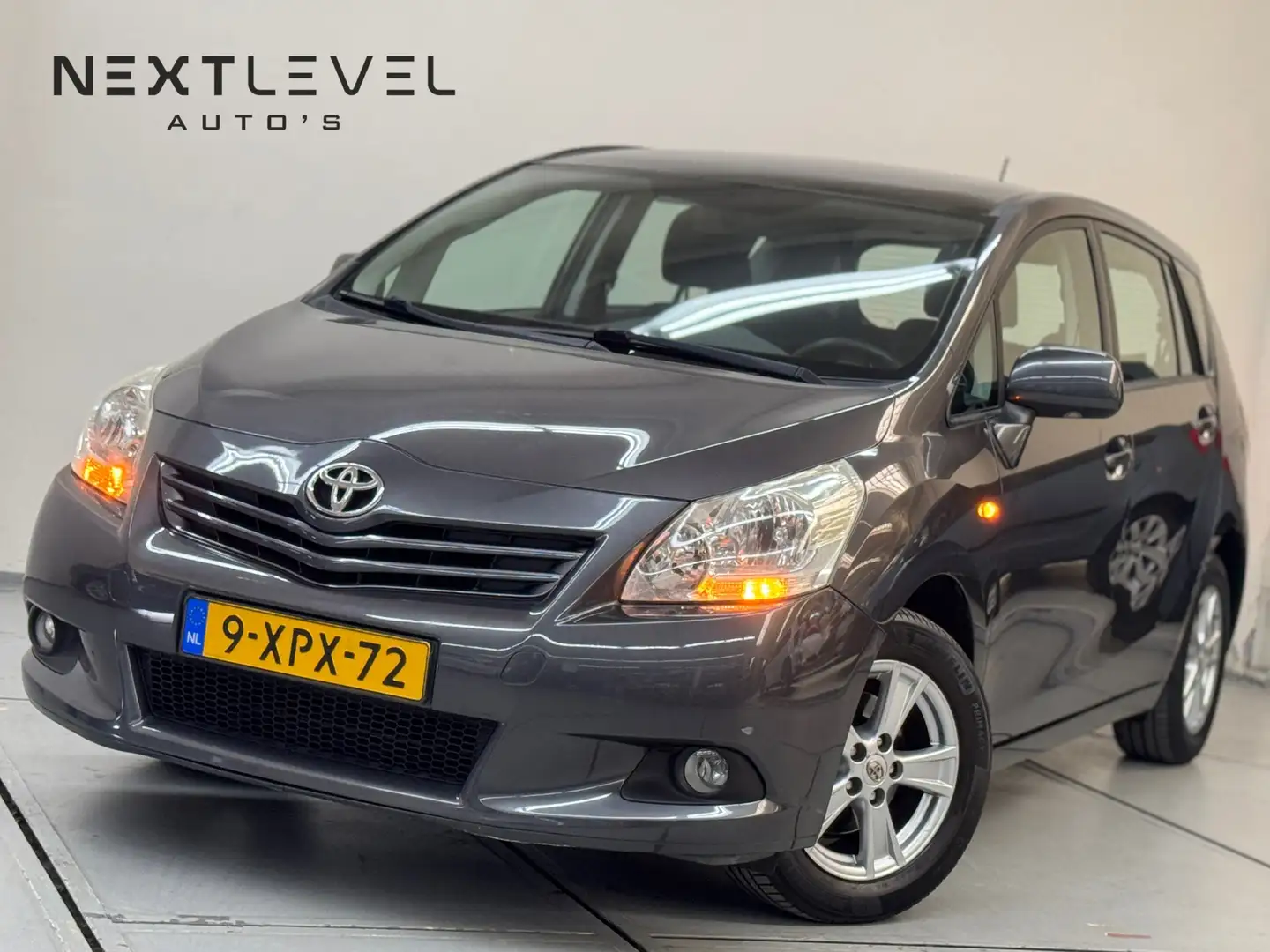 Toyota Verso 1.8 VVT-i Business 7P Panoramadak Trekhaak Cruise Gris - 1