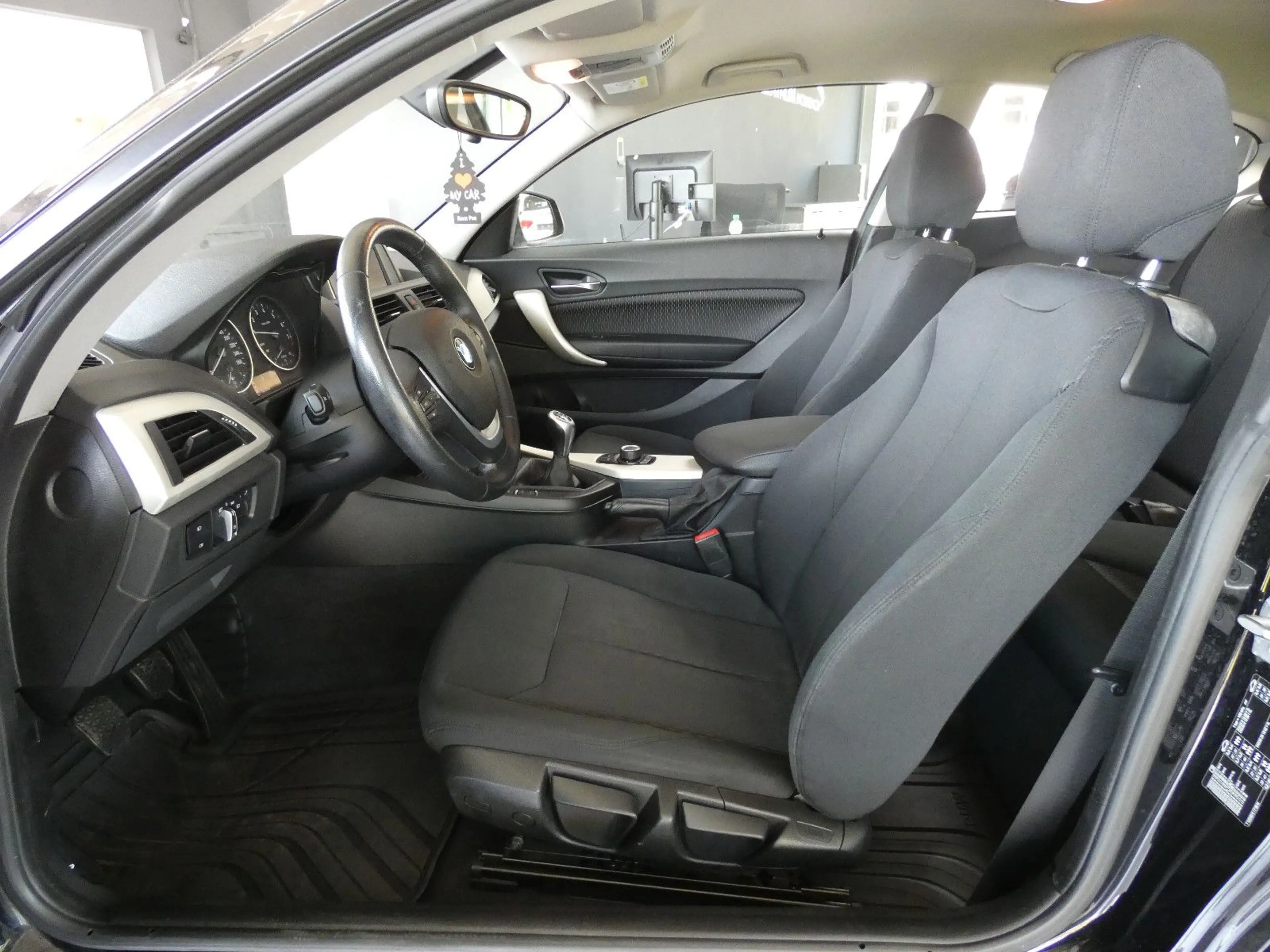 BMW 116 1 Limousine 3-trg. 116 i Advantage — photo 11
