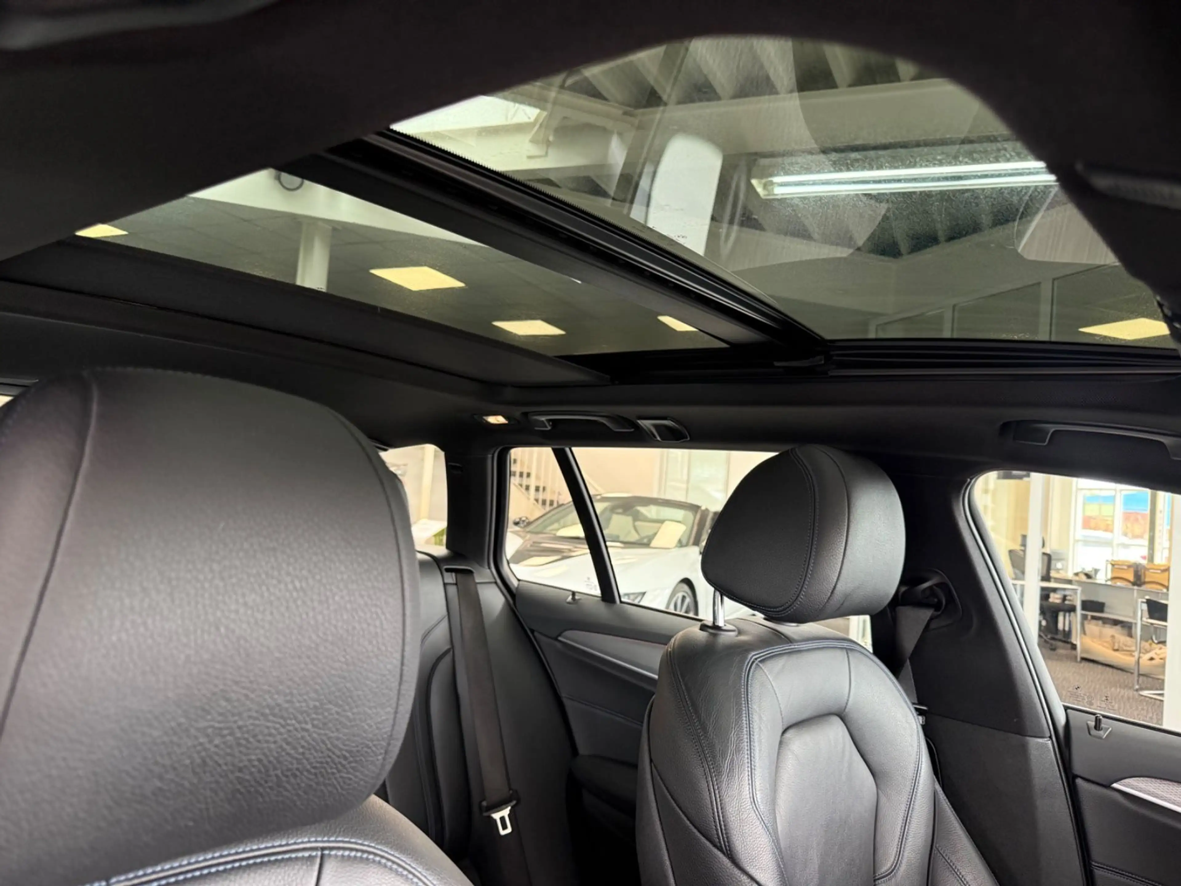 BMW 540 i Touring xDrive M Sportpaket AUT./LED/HUD — photo 11