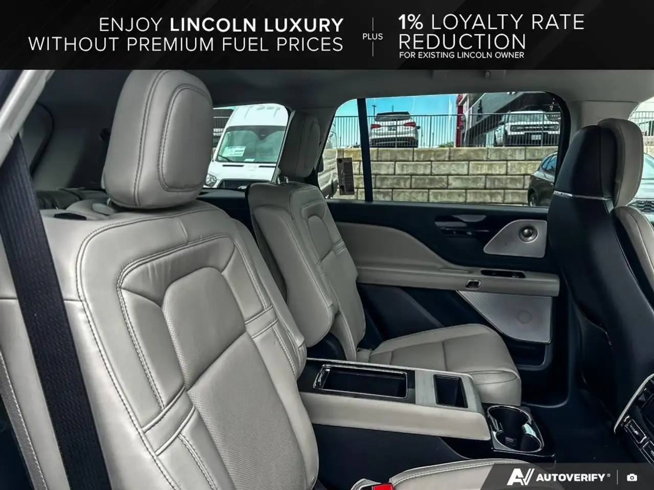 Lincoln Aviator снимка Lincoln Aviator