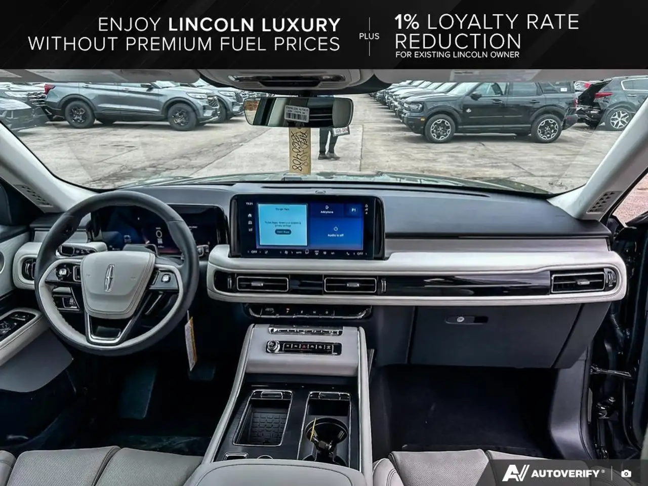 Lincoln Aviator снимка Lincoln Aviator
