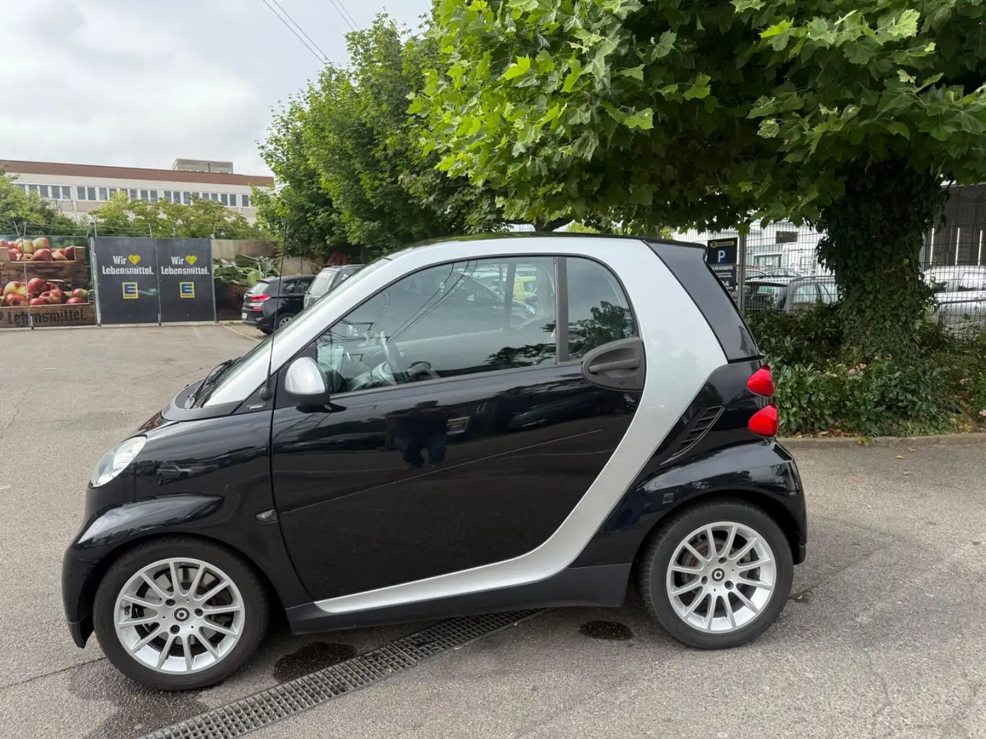 smart forTwo fortwo coupe Micro Hybrid Drive 52kW-IH Schwarz - 2