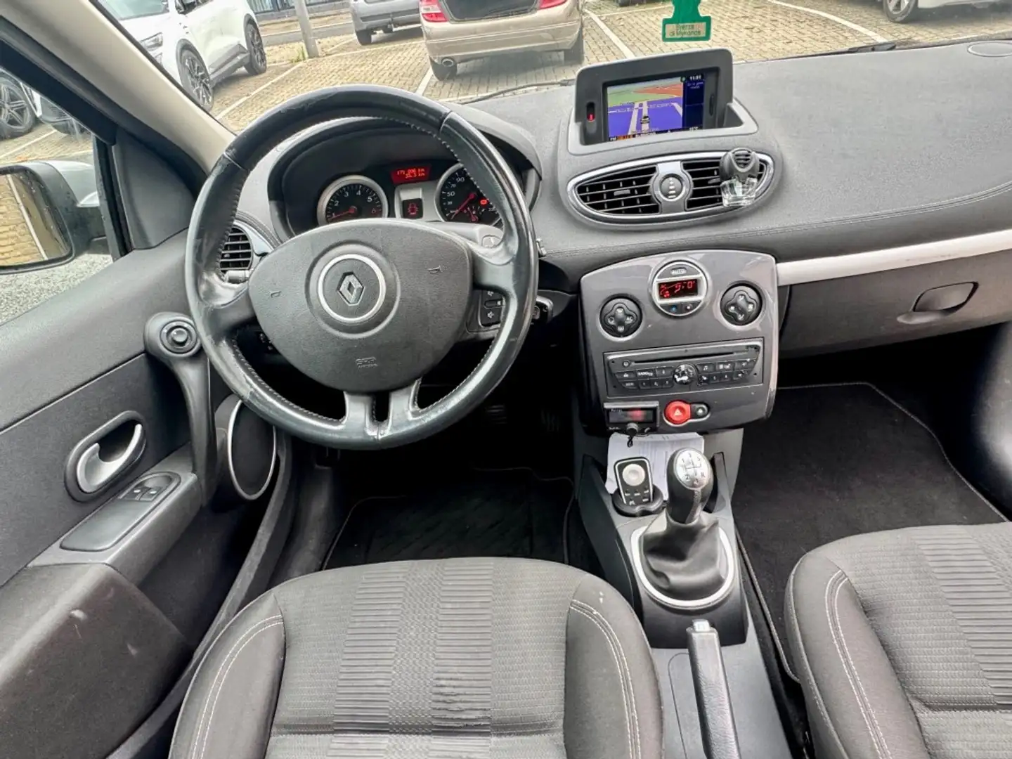 Renault Clio 1.2 TCE Authentique PANO NAVI NETTE AUTO APK 4-202 Zwart - 2