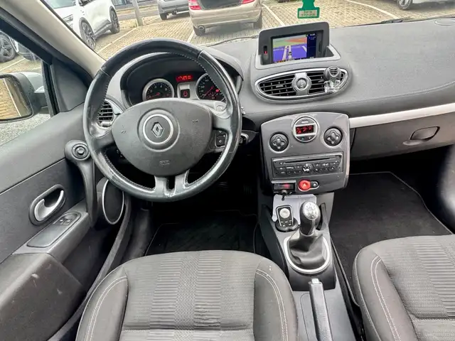 Renault Clio view 2