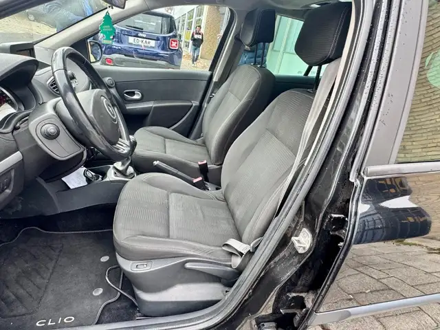 Renault Clio view 11