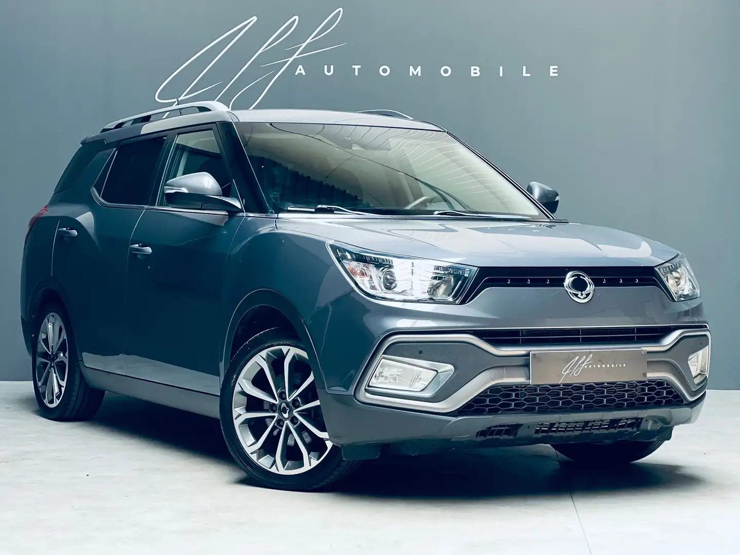 SsangYong XLV 1.6i **CLIMATISATION**GPS**CAMERA DE RECUL** Grau - 1