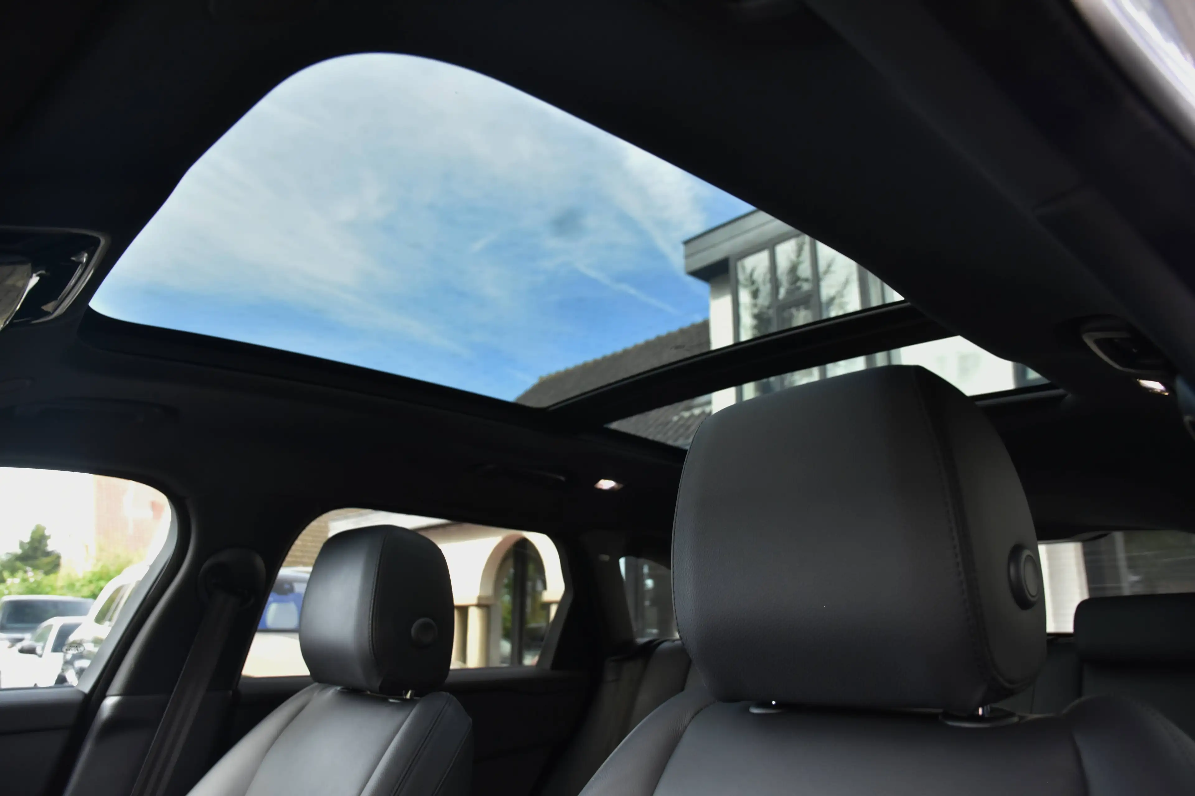 Land Rover Range Rover Velar P400e DYNAMIC SE PHEV BLACK DESIGN *** NP: € 101.436,- *** — photo 15