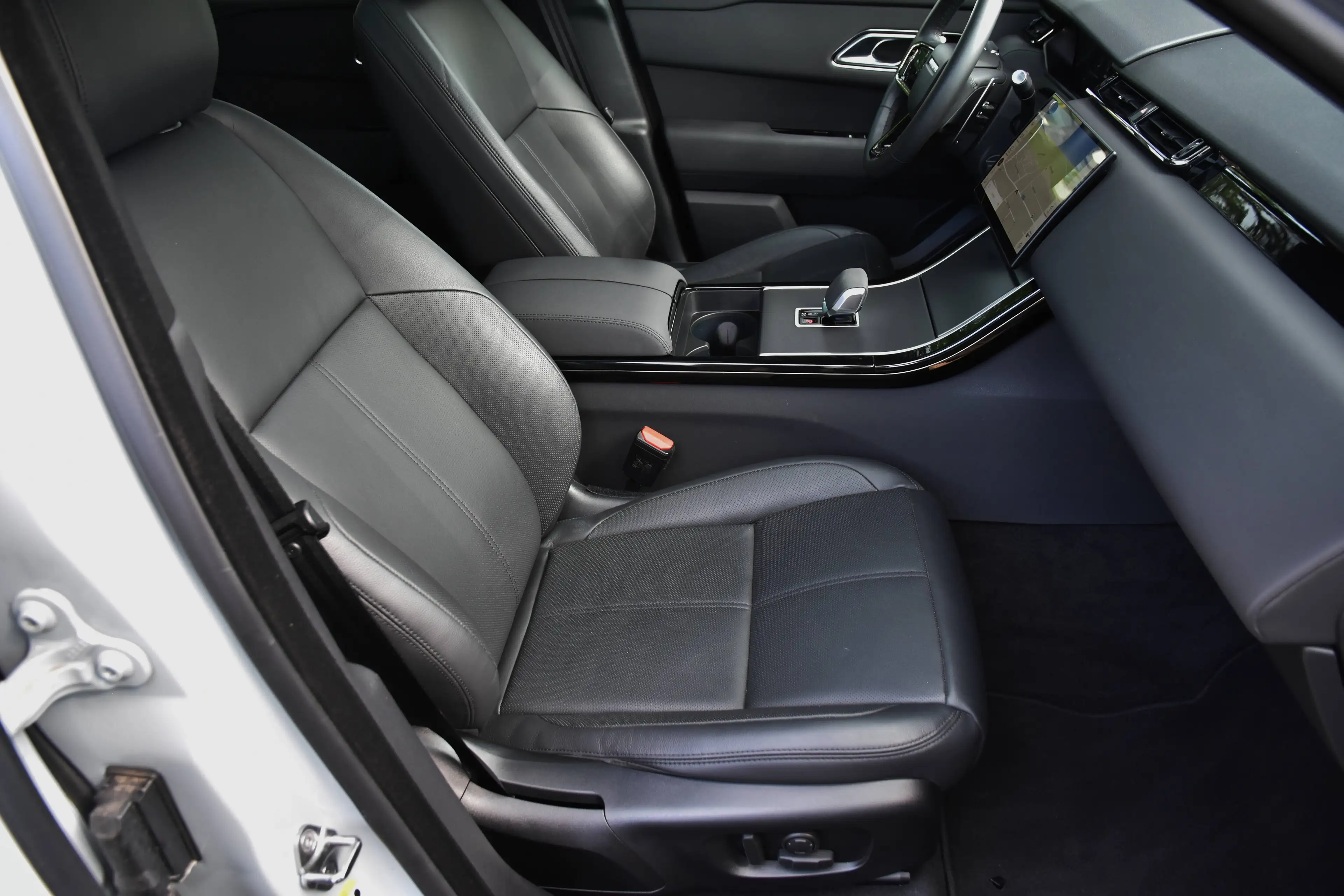 Land Rover Range Rover Velar P400e DYNAMIC SE PHEV BLACK DESIGN *** NP: € 101.436,- *** — photo 14