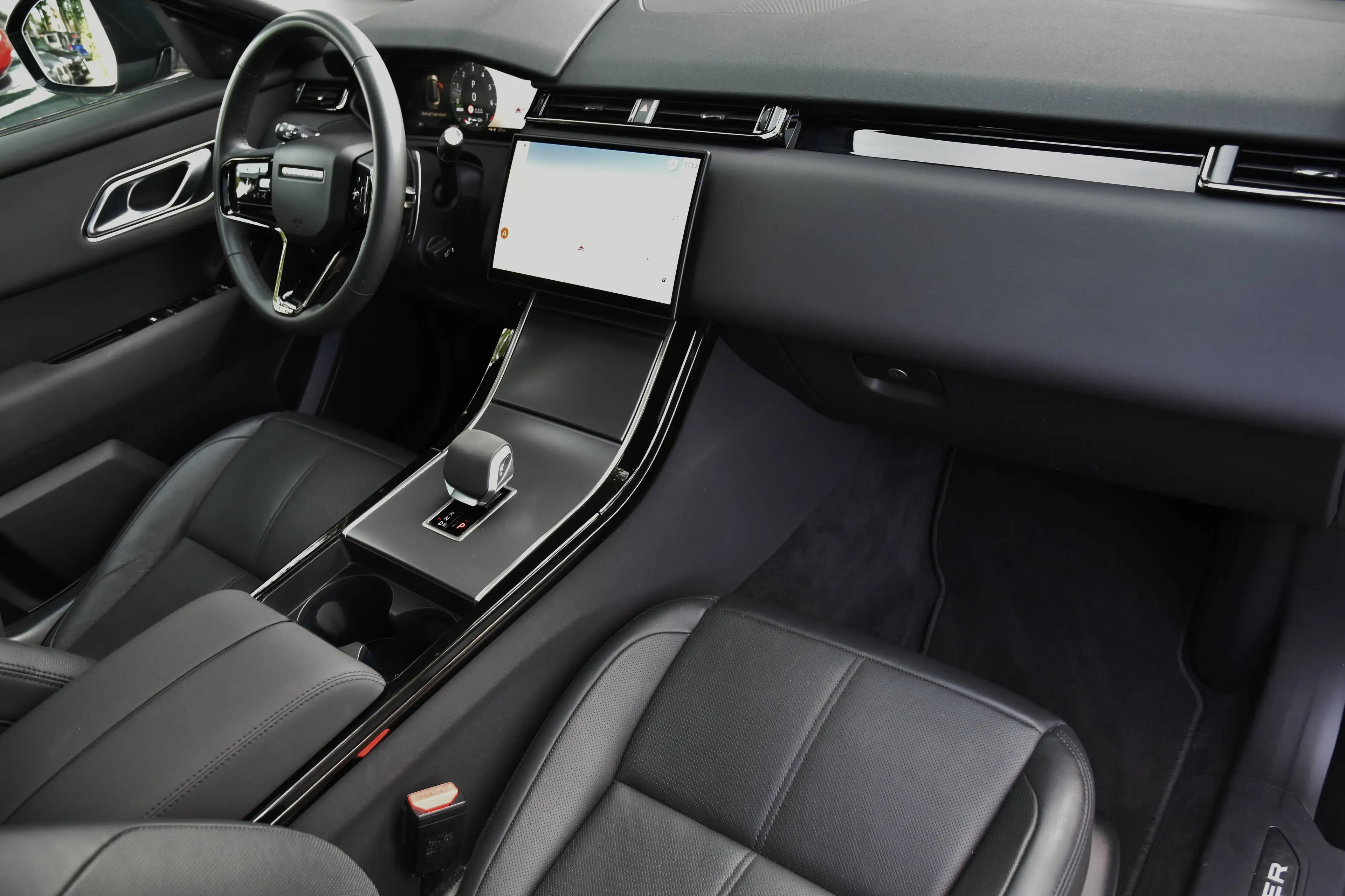 Land Rover Range Rover Velar P400e DYNAMIC SE PHEV BLACK DESIGN *** NP: € 101.436,- *** — photo 13