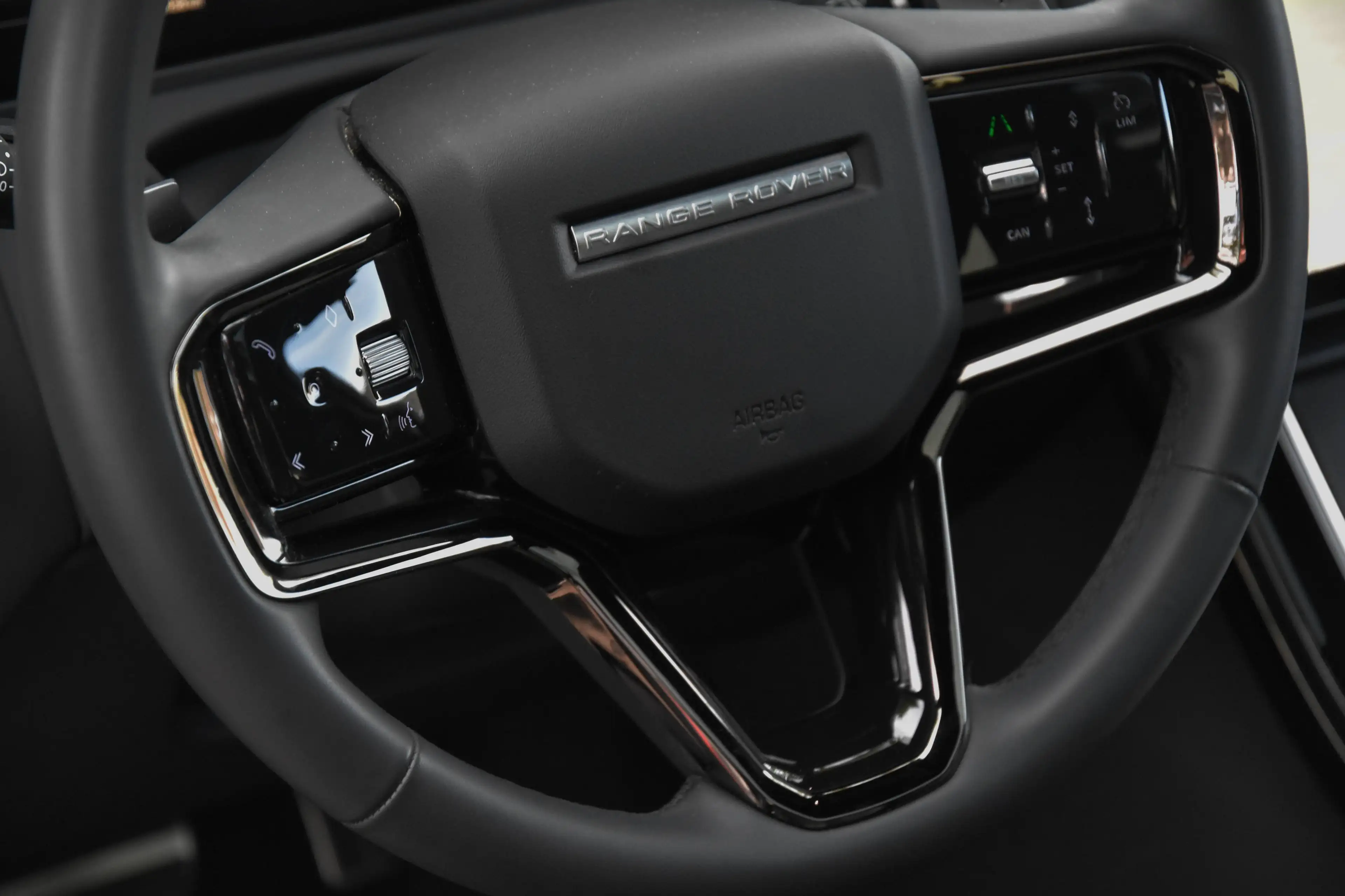 Land Rover Range Rover Velar P400e DYNAMIC SE PHEV BLACK DESIGN *** NP: € 101.436,- *** — photo 11