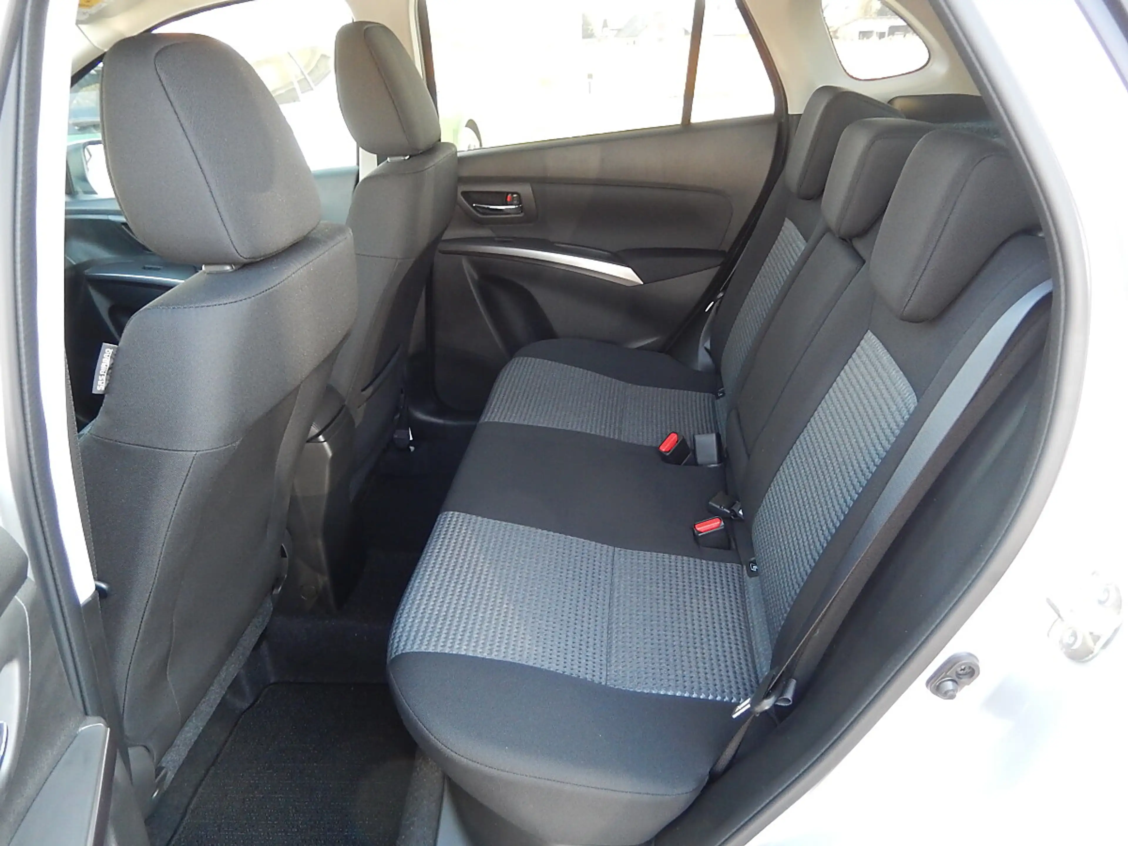 Suzuki S-Cross 1,4 Hybrid shine Aut. — photo 11