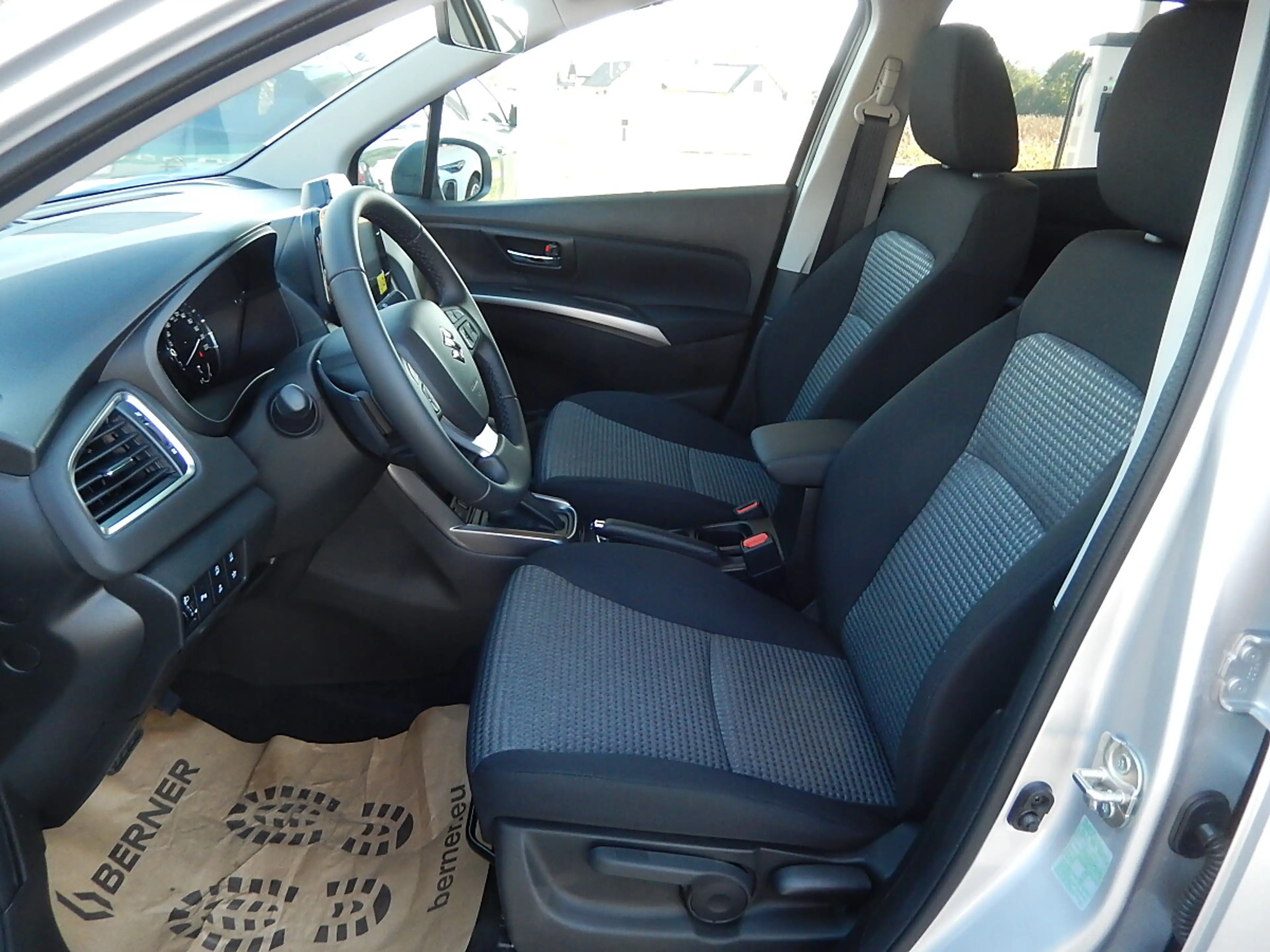 Suzuki S-Cross 1,4 Hybrid shine Aut. — photo 9