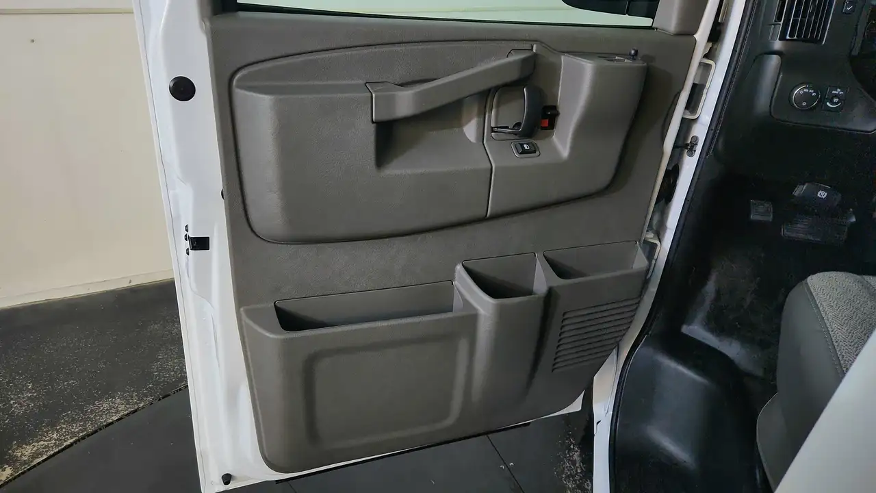 GMC Savana photo GMC Savana