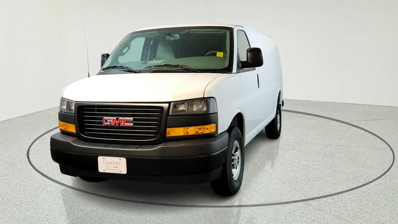 GMC Savana photo GMC Savana